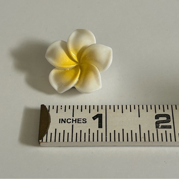 Plumeria White and Yellow Hair Clip Hawaiian Flower (NWOT) - Picture 6 of 6